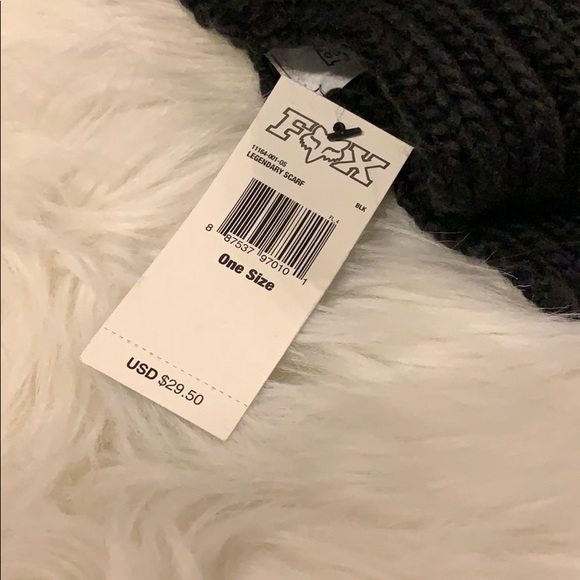 Black Fox Scarf - Picture 2 of 4